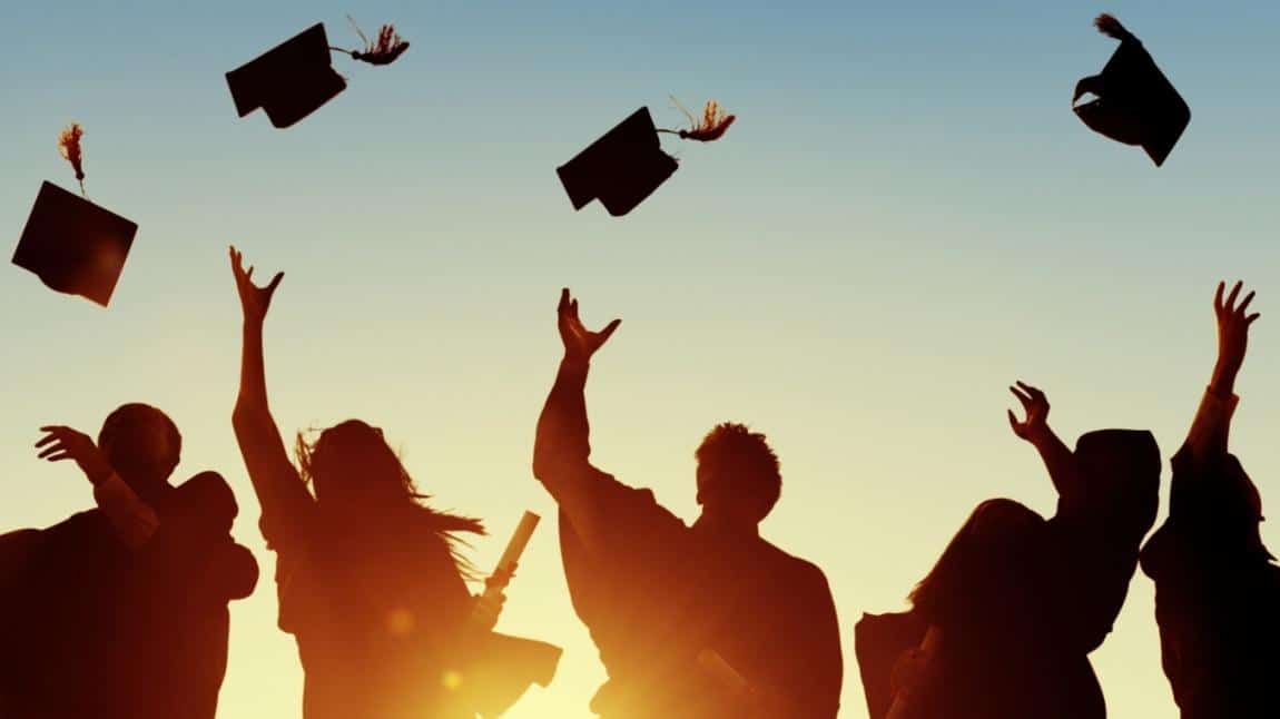 Şehit Salih Helvacı Ticaret Mesleki ve Teknik Anadolu Lisesi 26. Dönem mezunlarını UĞURLUYOR!